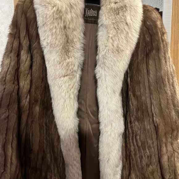 Beautiful Vintage Mink Coat - Picture 2 of 6